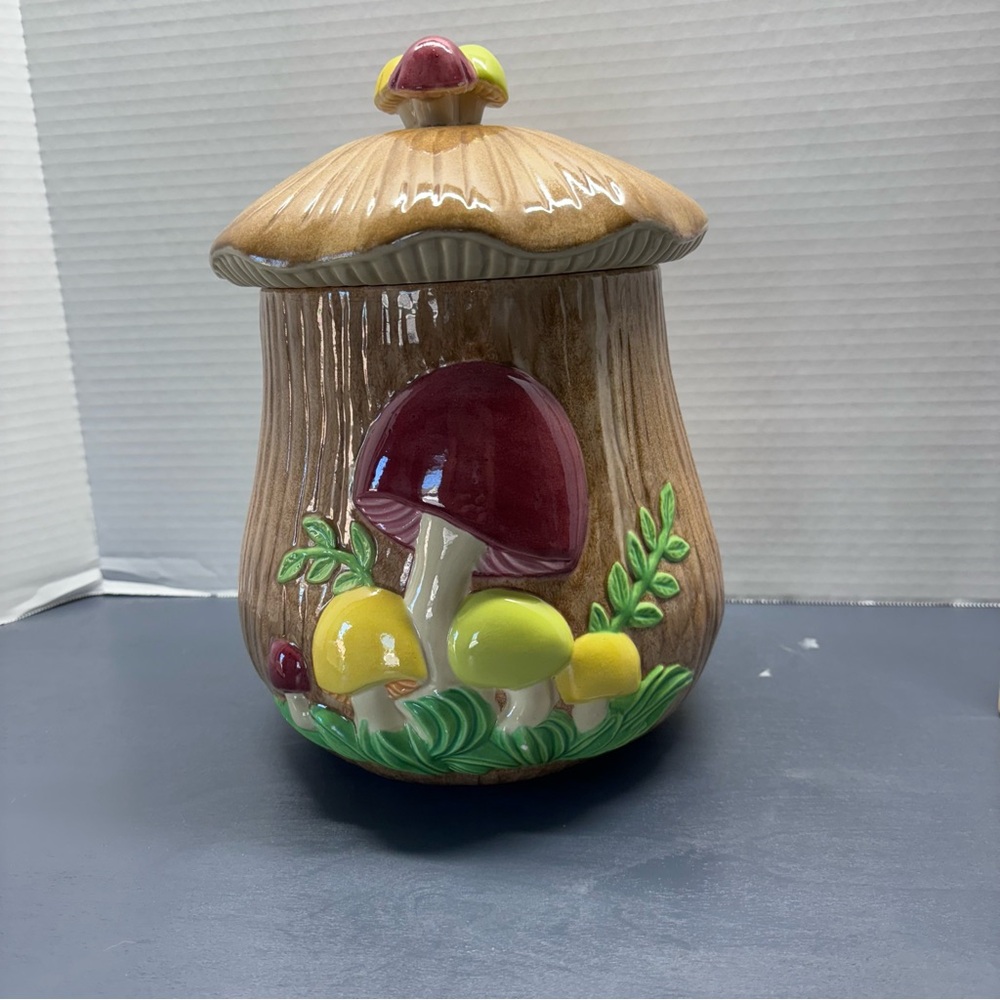 Vintage Arnel's Mushroom Canister Ceramic 12'' With Lid